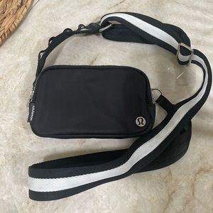Lululemon everywhere crossbody.